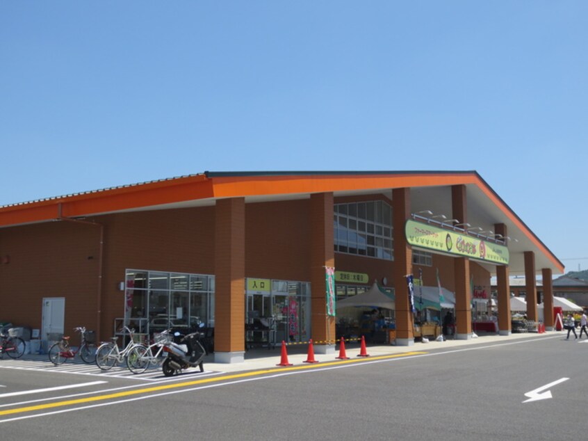 Aコープ　不二農協(スーパー)まで350m リヴェ－ル白山