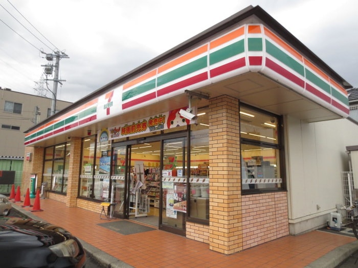 セブンイレブン(コンビニ)まで141m アルカディアン元八事