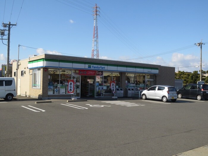 ファミリーマート名神一宮店(コンビニ)まで500m カーサ　ミヤビ　Ⅱ
