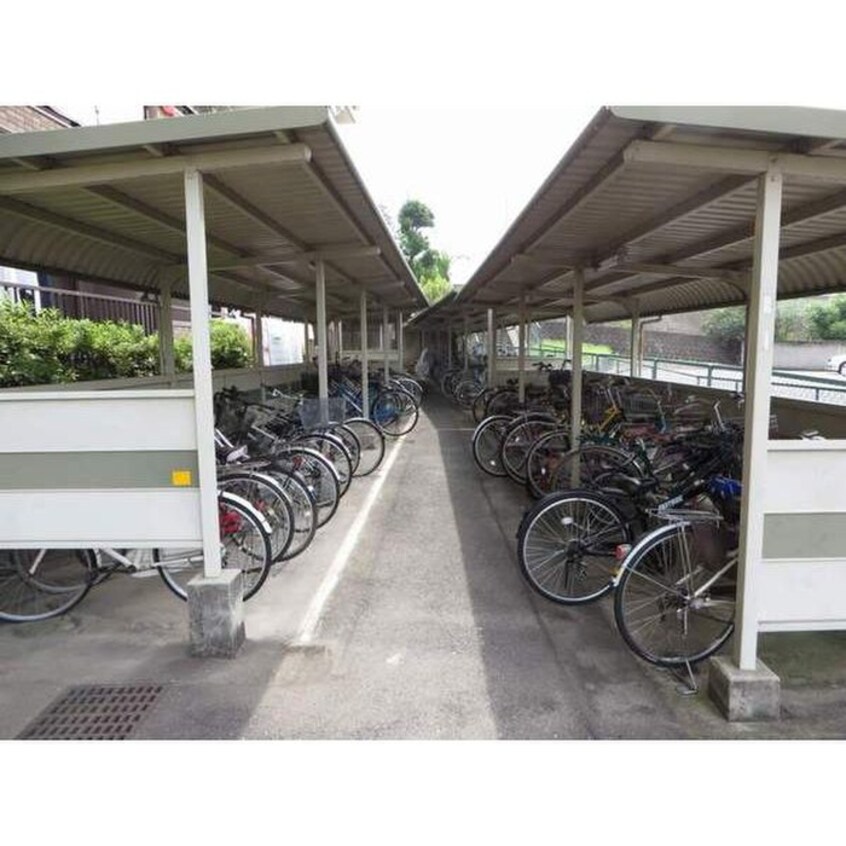 駐輪場 ネオハイツ名和(302)