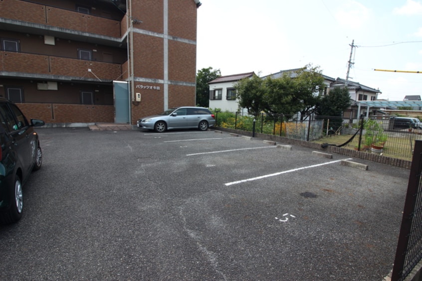 駐車場 パラッツォ牛田