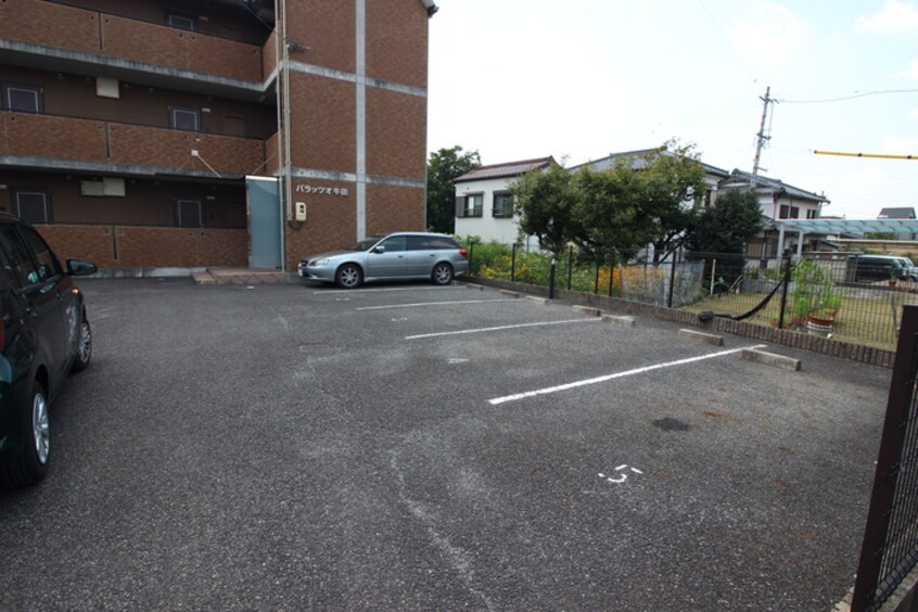 駐車場 パラッツォ牛田