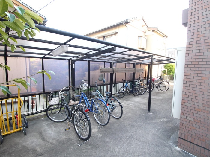 駐輪場 アローマ吉原