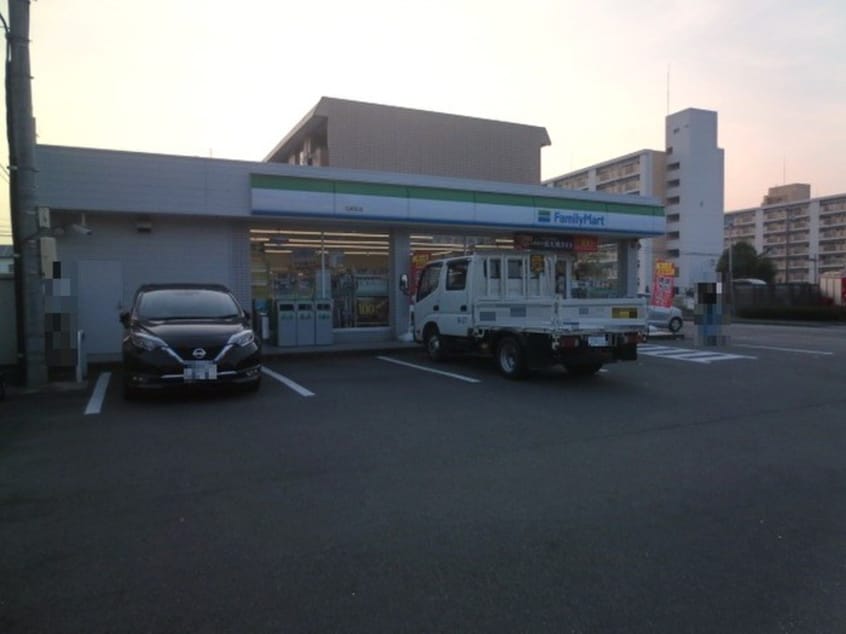 ファミリーマート一色新町店(コンビニ)まで279m パームスプリングス