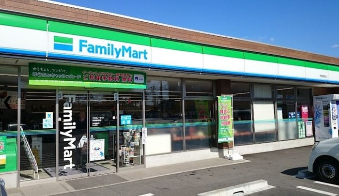 ファミリーマート(コンビニ)まで297m カイヤ