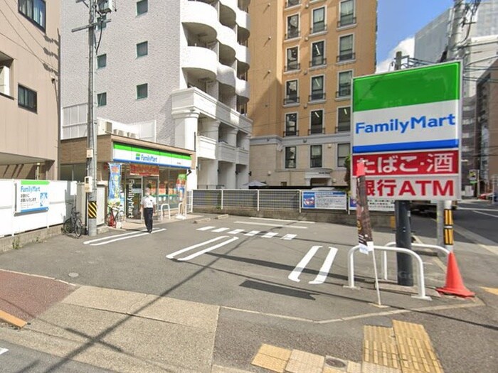 ファミリーマート(コンビニ)まで110m ﾌﾟﾚｻﾝｽ名古屋駅前ﾌﾟﾗﾁﾅﾑ(402)