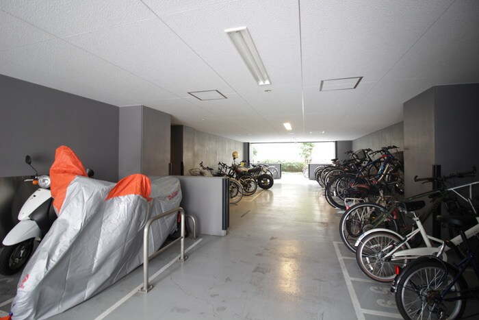 駐輪場 プレサンス栄ブリオ（502）