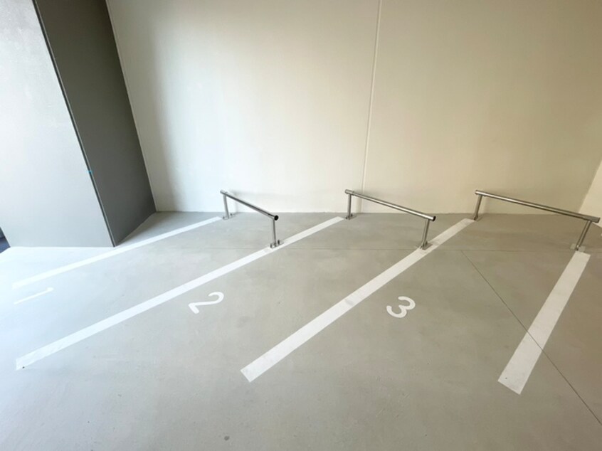 バイク置き場 仮)S-RESIDENCE庄内通駅前curere