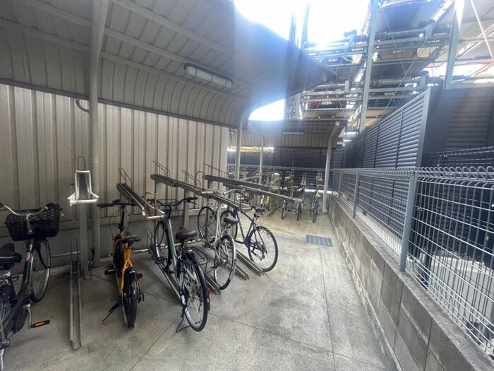 駐輪場 アブレスト原