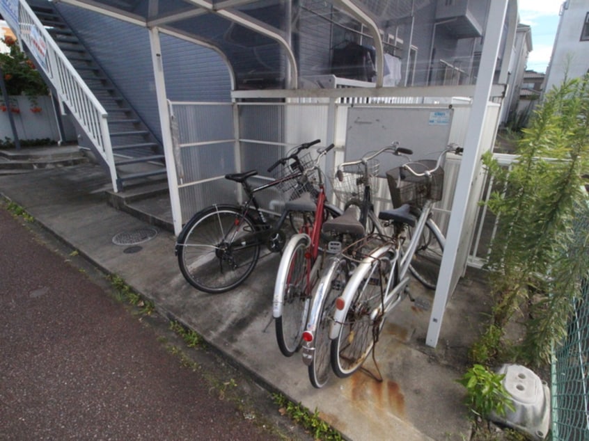 駐輪場 シャト－白菊