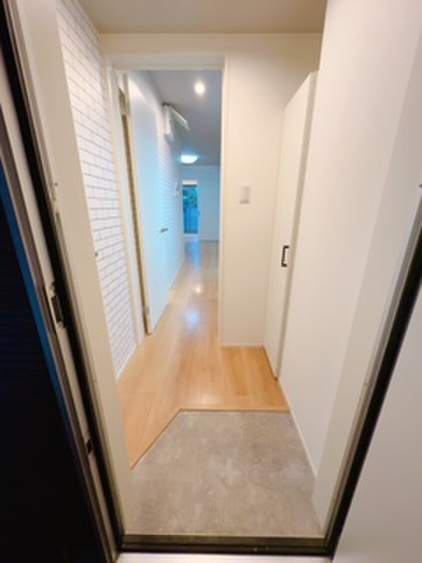 玄関 ＬＥ　ＣＯＣＯＮ守山Ⅲ