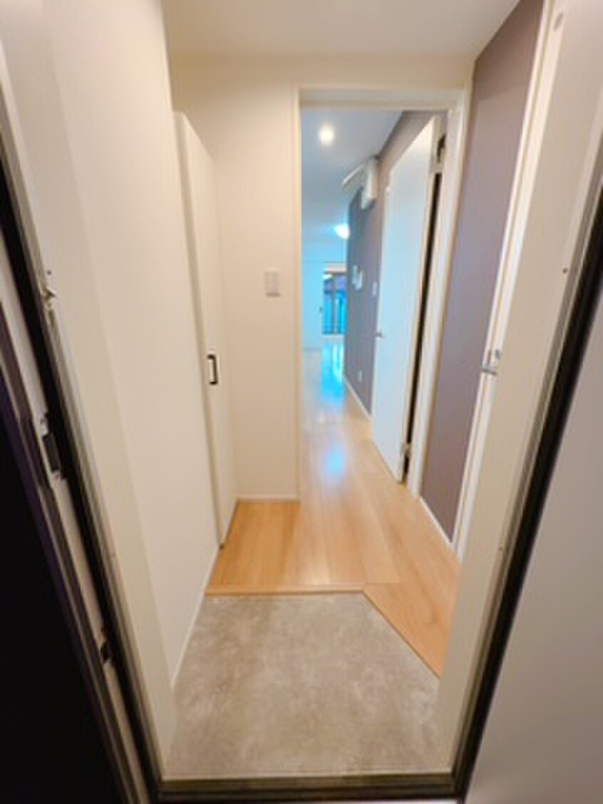 玄関 ＬＥ　ＣＯＣＯＮ守山Ⅲ