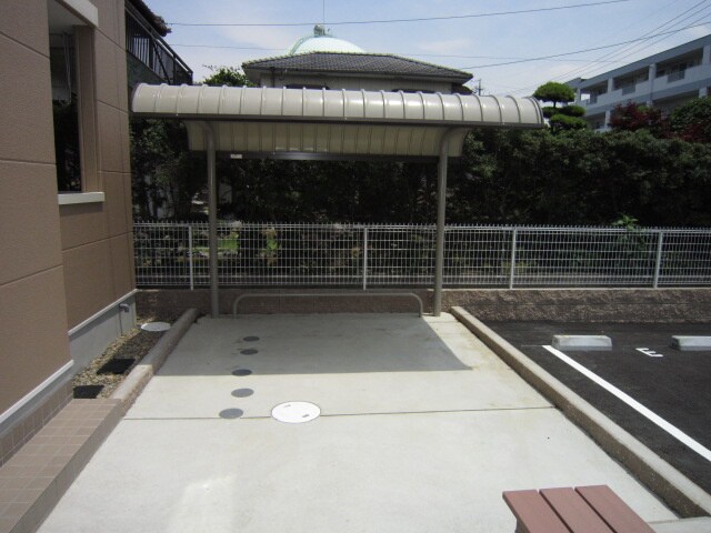 駐輪場 クイーンズ