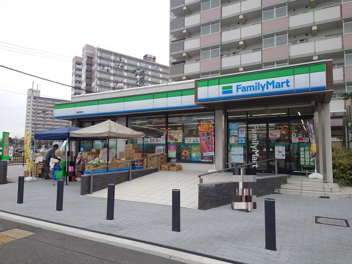 ファミリーマート(コンビニ)まで400m Bright　gate　名古屋