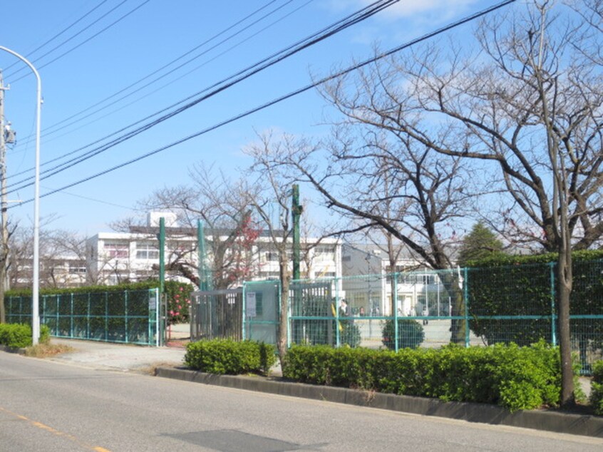 前山小学校(小学校)まで850m タプロ－コ－ト