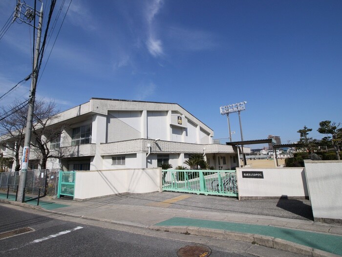 天白中学校(小学校)まで270m ラフォ－レ竹山