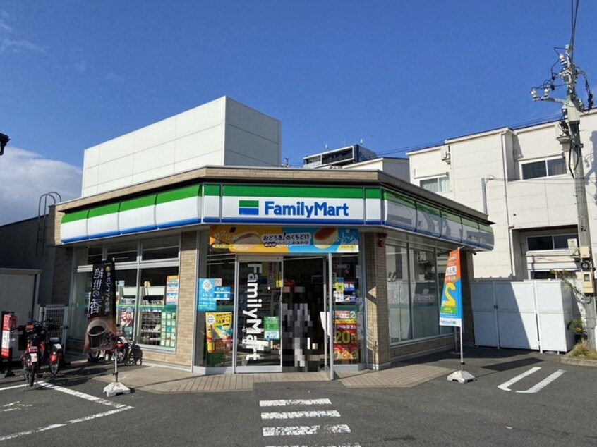 ファミリーマート中村岩上町店(コンビニ)まで350m プレステージア