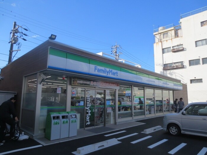 ファミリーマート(コンビニ)まで150m ﾌｧｽﾃｰﾄ名古屋駅前ﾄﾞﾘｰﾑ（605）