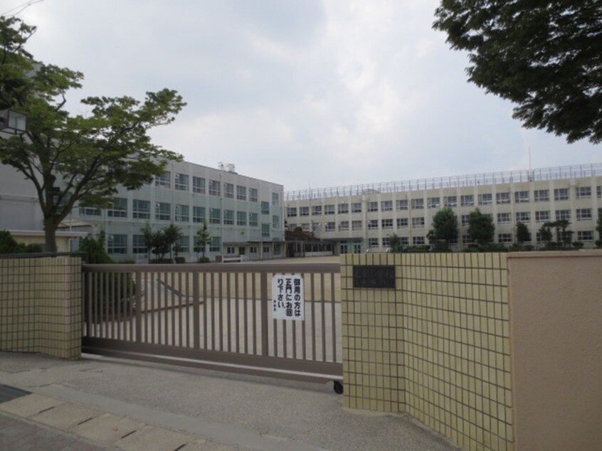 名東小学校(小学校)まで694m ﾗｲｵﾝｽﾞﾏﾝｼｮﾝ一社東(202)