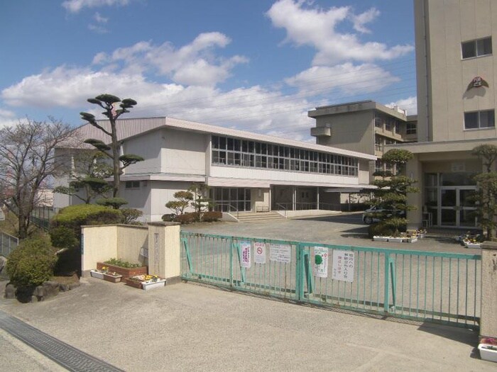 名古屋市立旭丘小学校(小学校)まで160m ドマ－ニ徳川園