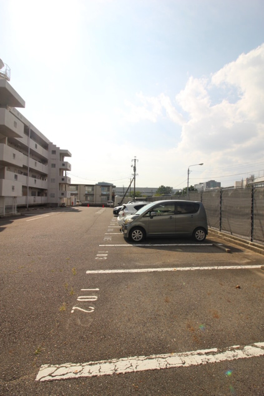 駐車場 ロイヤル前山