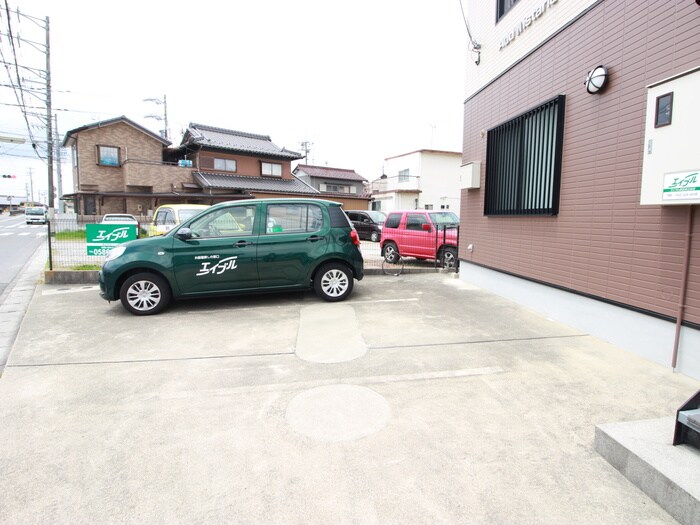 駐車場 Add wistaria