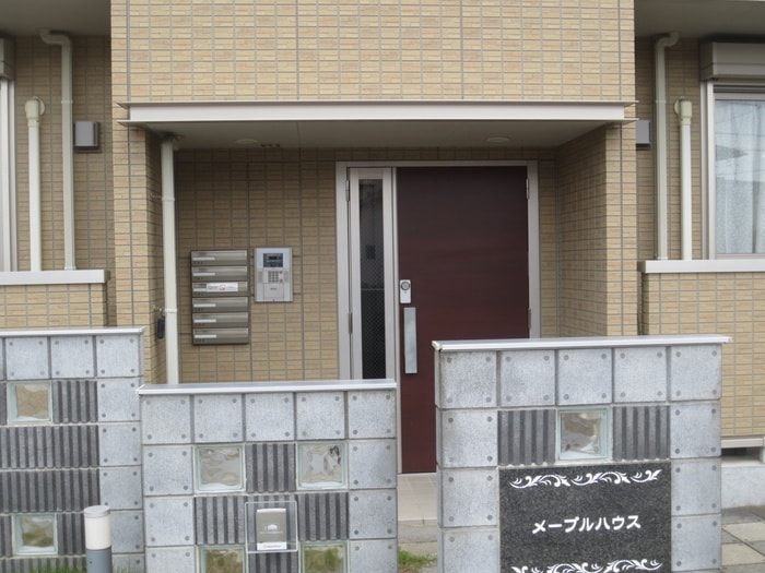 エントランス部分 メープルハウス