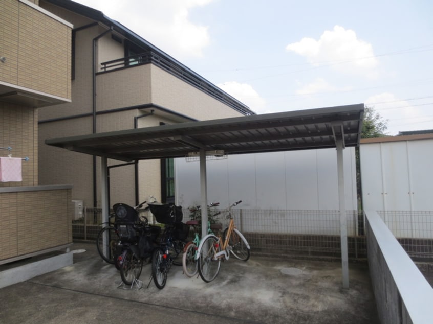 駐輪場 メープルハウス