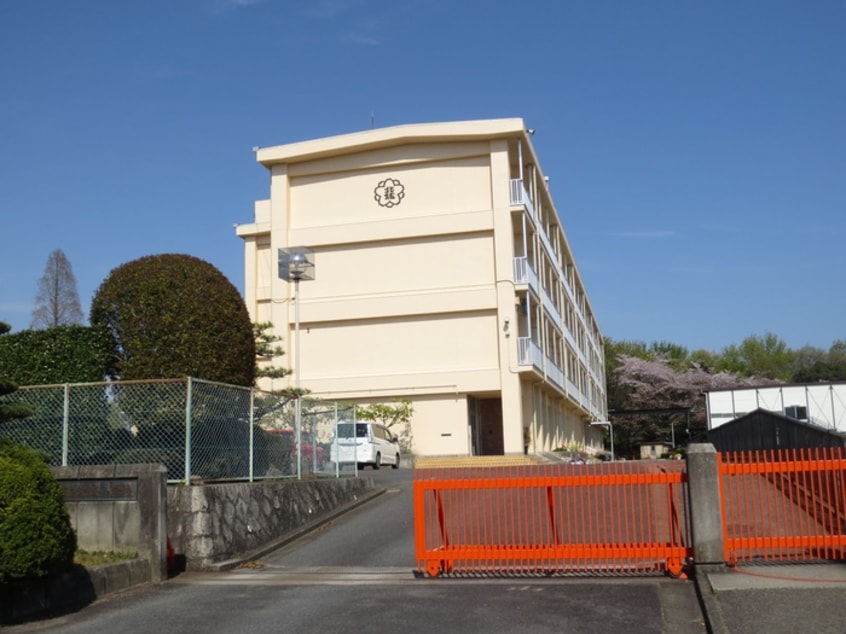 北城小学校(小学校)まで670m メープルハウス