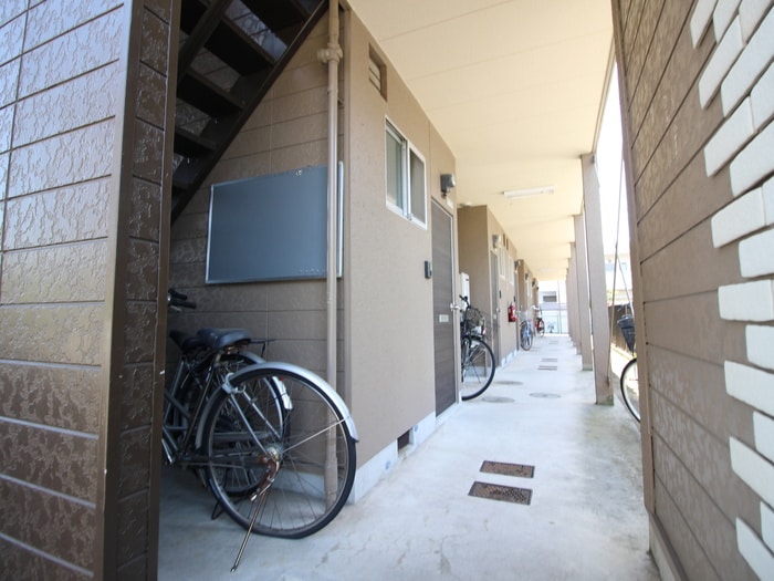 エントランス部分 サイドストリ－ト