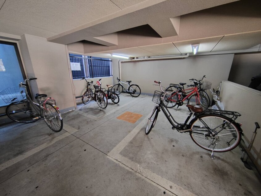 駐輪場 エスタシオン新栄