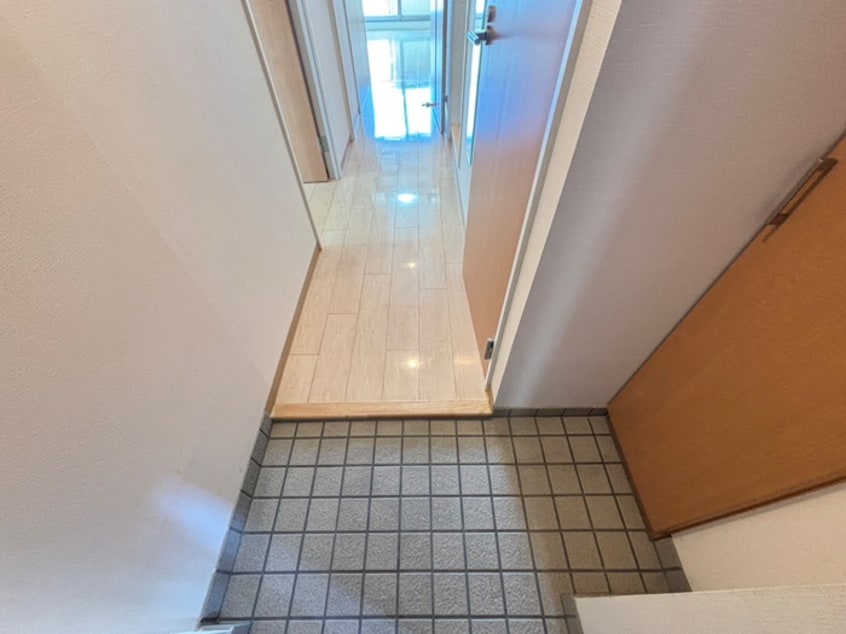 玄関 セルリア－ナ千種