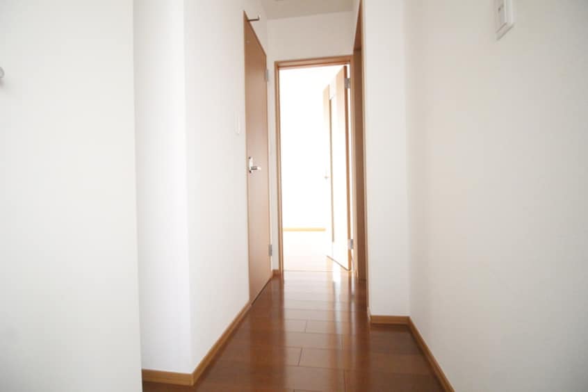 廊下 ＬＵＮＡ　ＣＯＵＲＴ