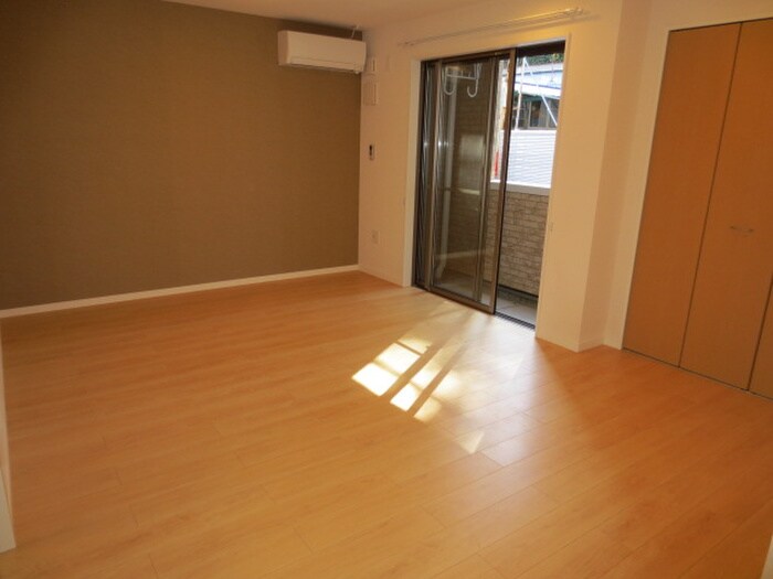 居室 オ　ソレイユ呼続