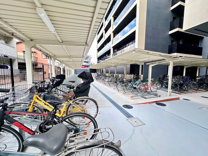 駐輪場 ｵｰﾌﾟﾝﾚｼﾞﾃﾞﾝｼｱﾅｺﾞﾔﾄﾞｰﾑ前矢田