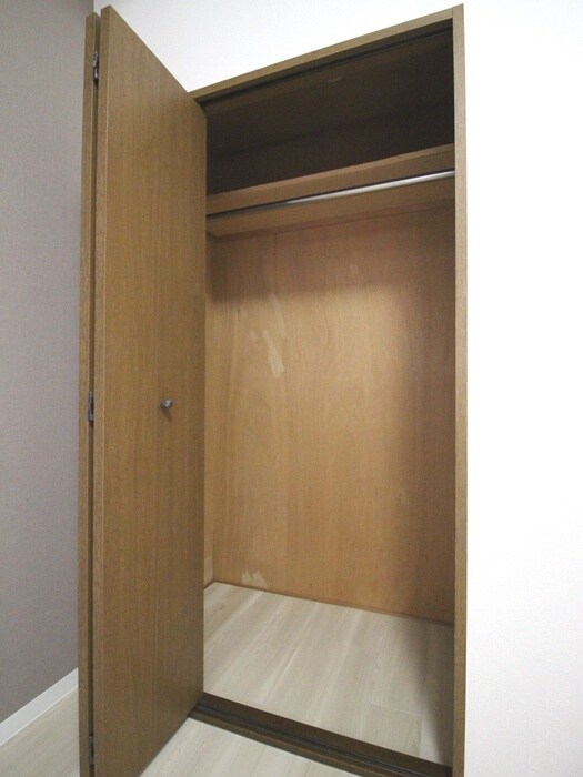 収納 エミ－ル泉