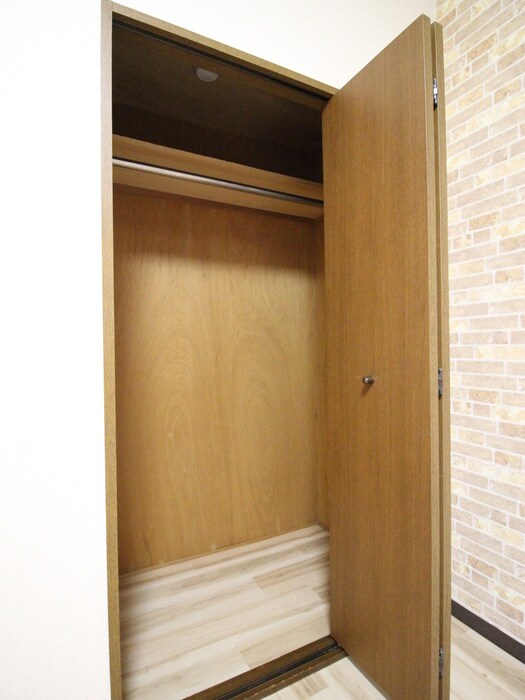 収納 エミ－ル泉