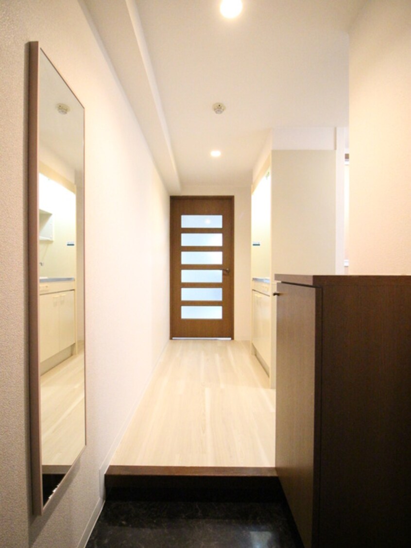 玄関 エミ－ル泉