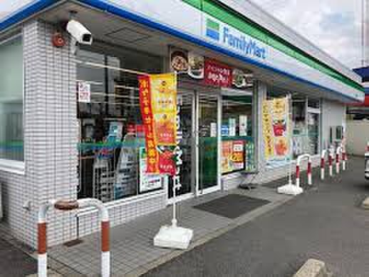 ファミリーマート(コンビニ)まで124m グランフォーリア安城（811）