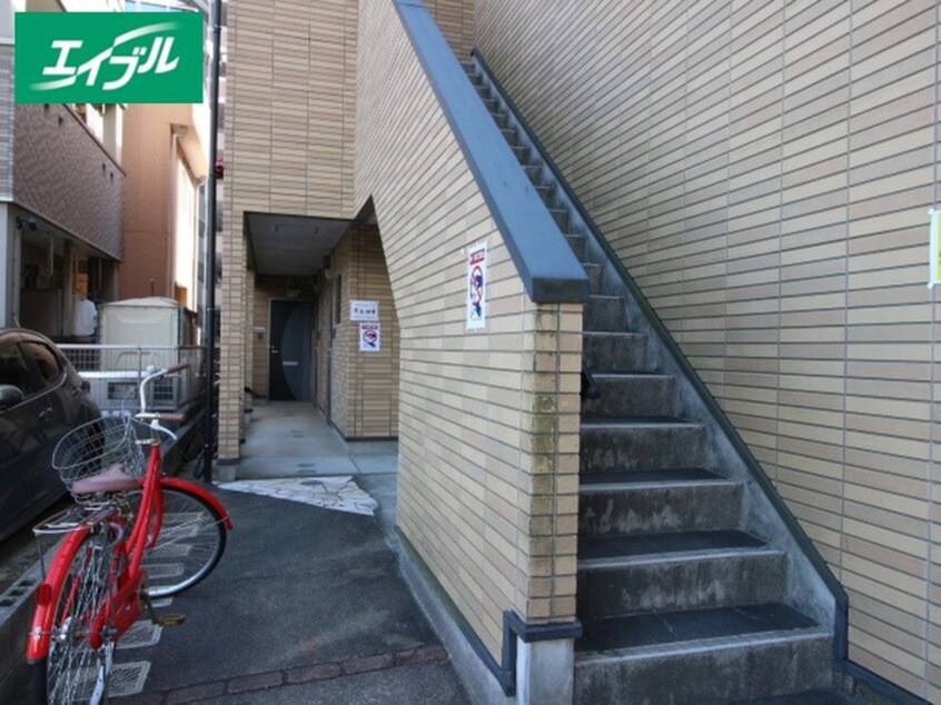エントランス部分 Ｌｏｆｔ日比野