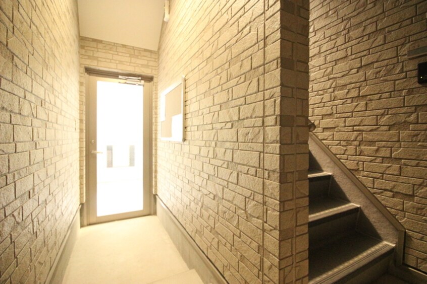 エントランス部分 Patina中村本町