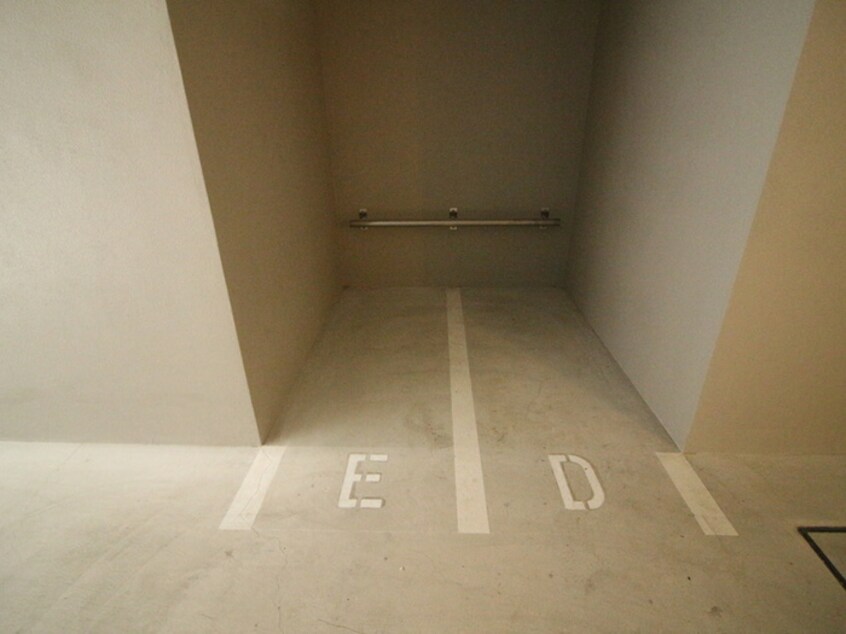 バイク置き場 ﾌﾟﾚｻﾝｽﾛｼﾞｪ丸の内PRIMECASA