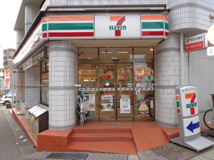 セブンイレブン本郷2丁目店(コンビニ)まで210m フラット　　本郷