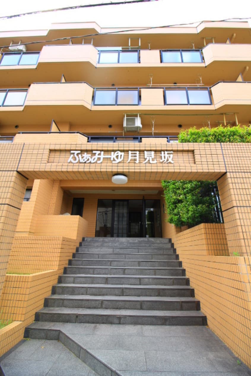 エントランス部分 ファミ－ユ月見坂