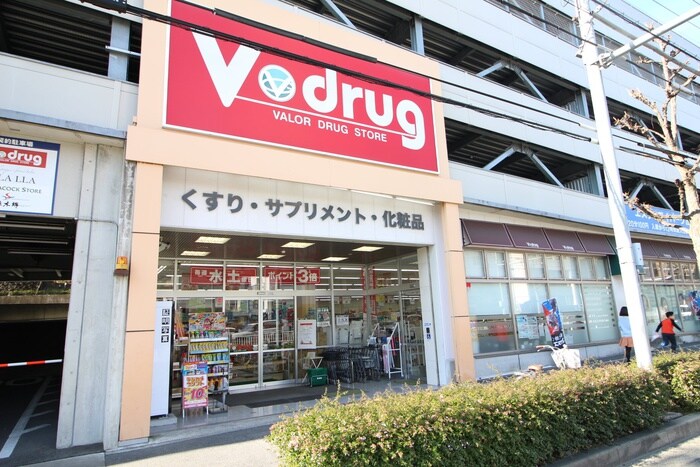 Vdrug覚王山法王町店(ドラッグストア)まで415m ファミ－ユ月見坂