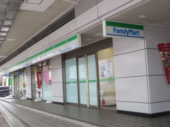 ファミリーマート勝川駅北店(コンビニ)まで500m コンフォートＡ