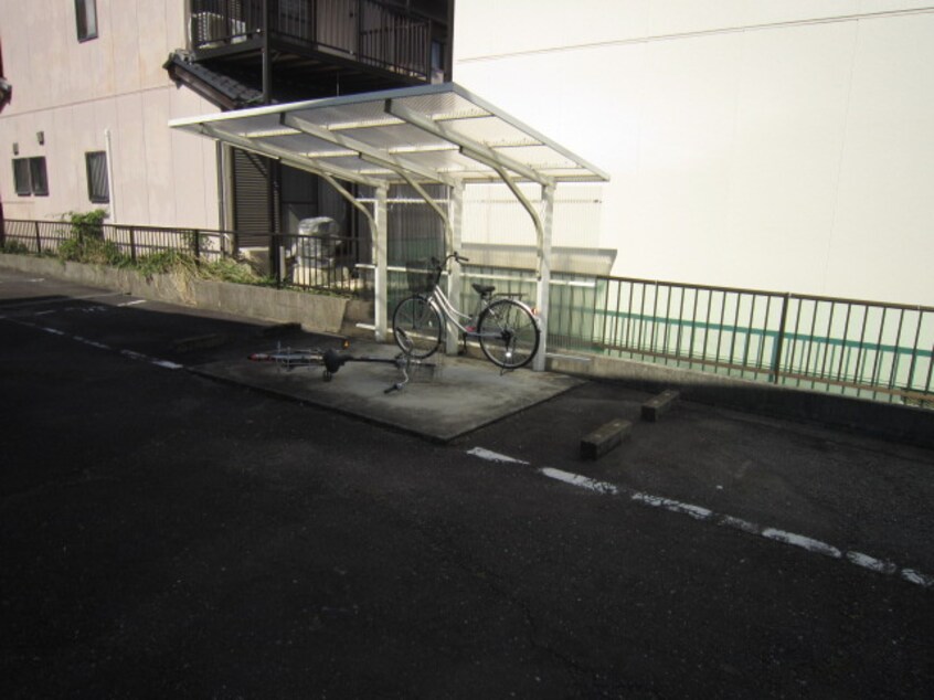 駐輪場 エクシブ岩田