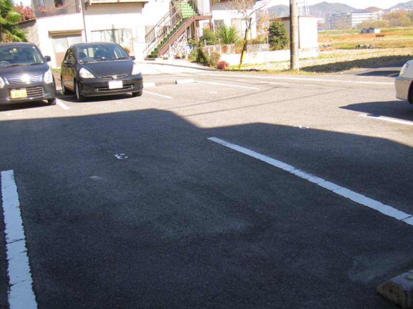 駐車場 アカデミ－コ－トダ－ウィン