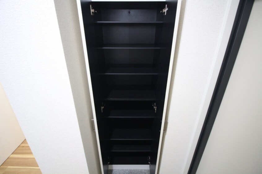 靴箱 ディオール名駅