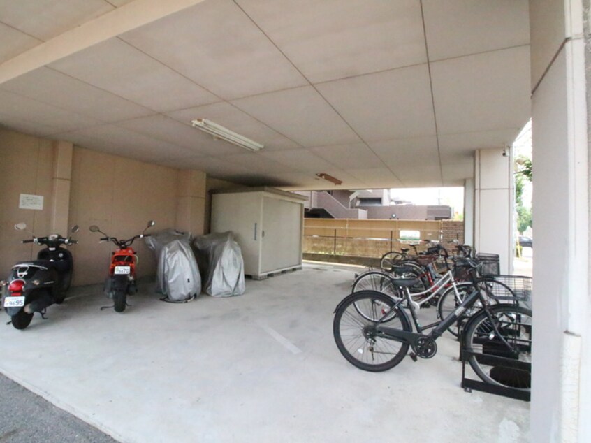 駐輪場 ビレッジウッド